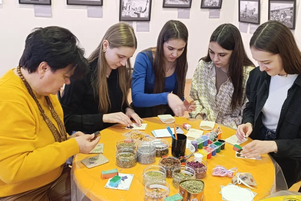 Весёлый снеговик